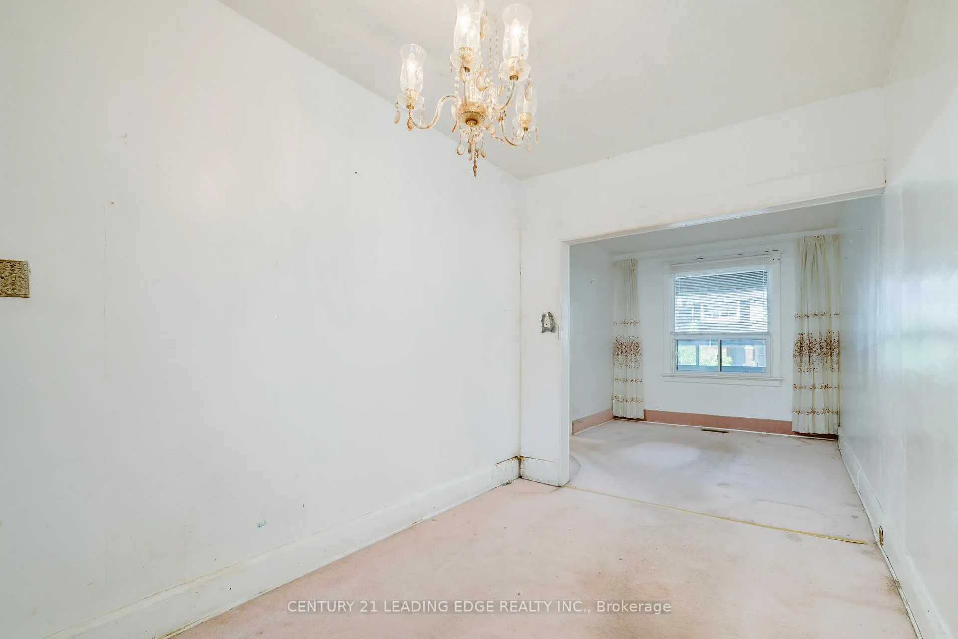 Photo 15 of 635 Coxwell Avenue, Toronto, Woodbine Corridor — HOMEH