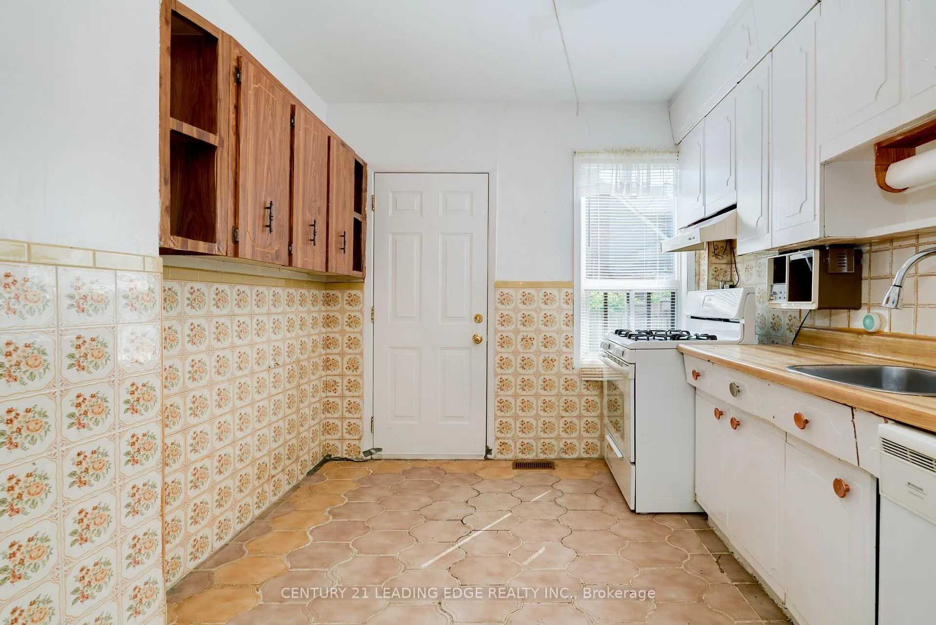 Photo 19 of 635 Coxwell Avenue, Toronto, Woodbine Corridor — HOMEH