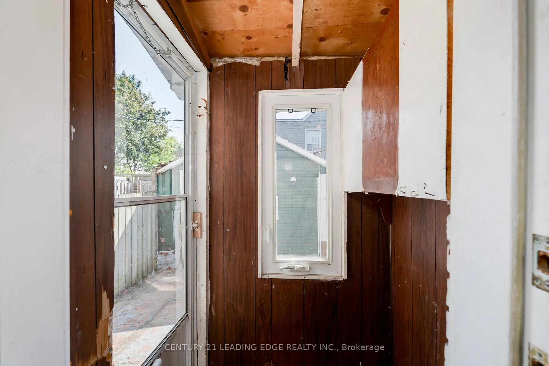 Photo 20 of 635 Coxwell Avenue, Toronto, Woodbine Corridor — HOMEH