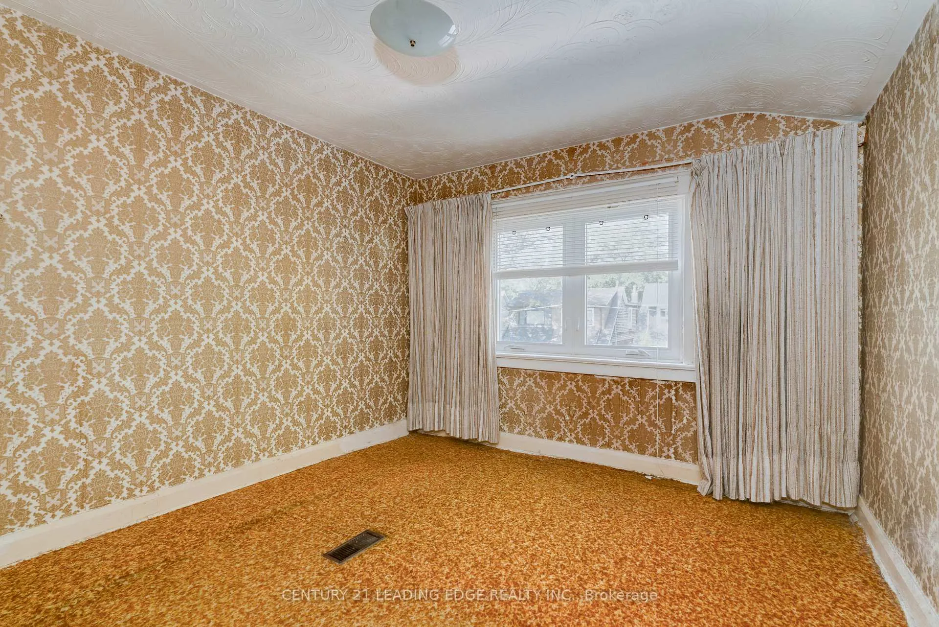 Photo 23 of 635 Coxwell Avenue, Toronto, Woodbine Corridor — HOMEH