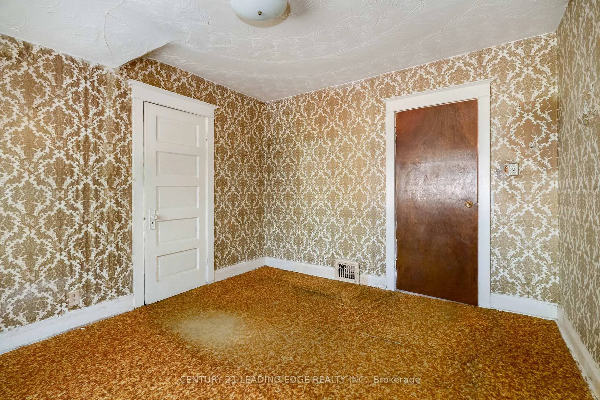Photo 25 of 635 Coxwell Avenue, Toronto, Woodbine Corridor — HOMEH
