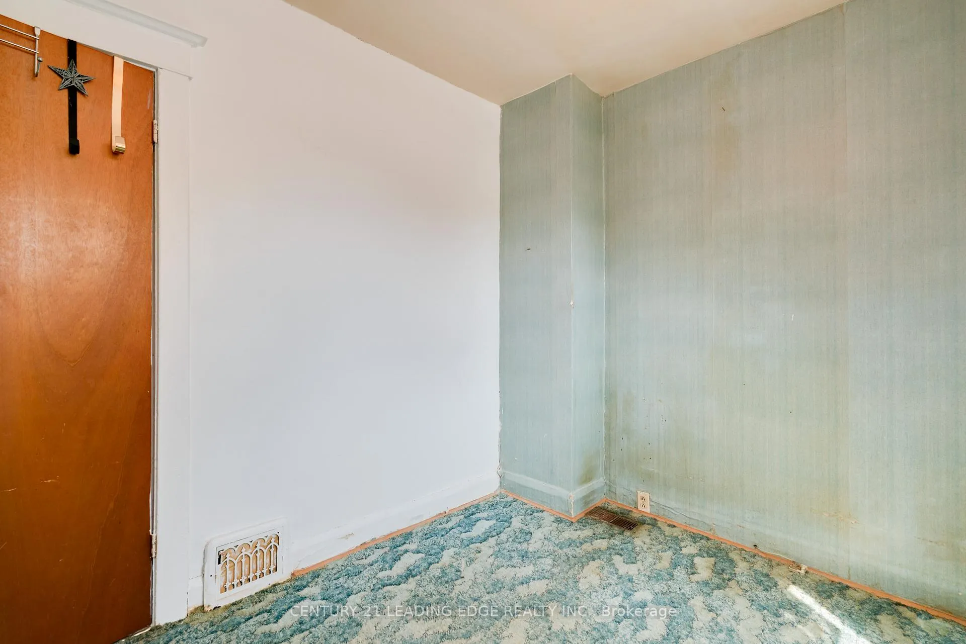 Photo 33 of 635 Coxwell Avenue, Toronto, Woodbine Corridor — HOMEH