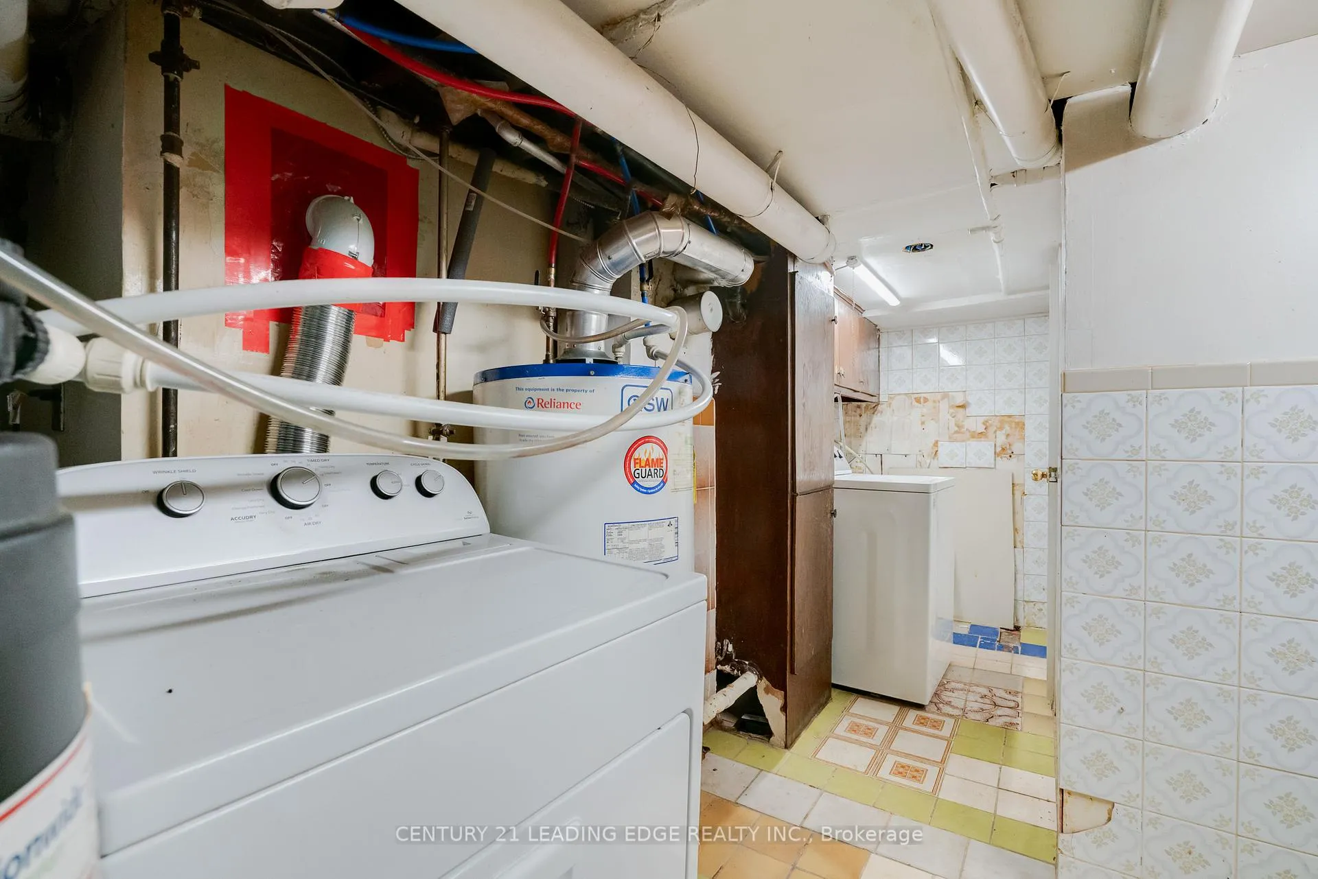 Photo 39 of 635 Coxwell Avenue, Toronto, Woodbine Corridor — HOMEH