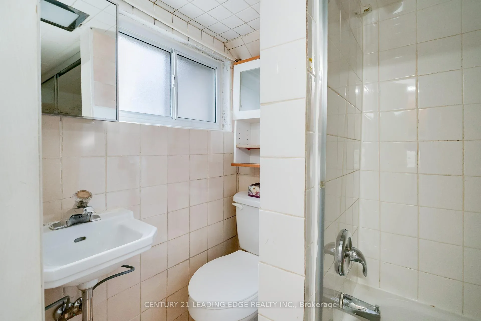 Photo 41 of 635 Coxwell Avenue, Toronto, Woodbine Corridor — HOMEH