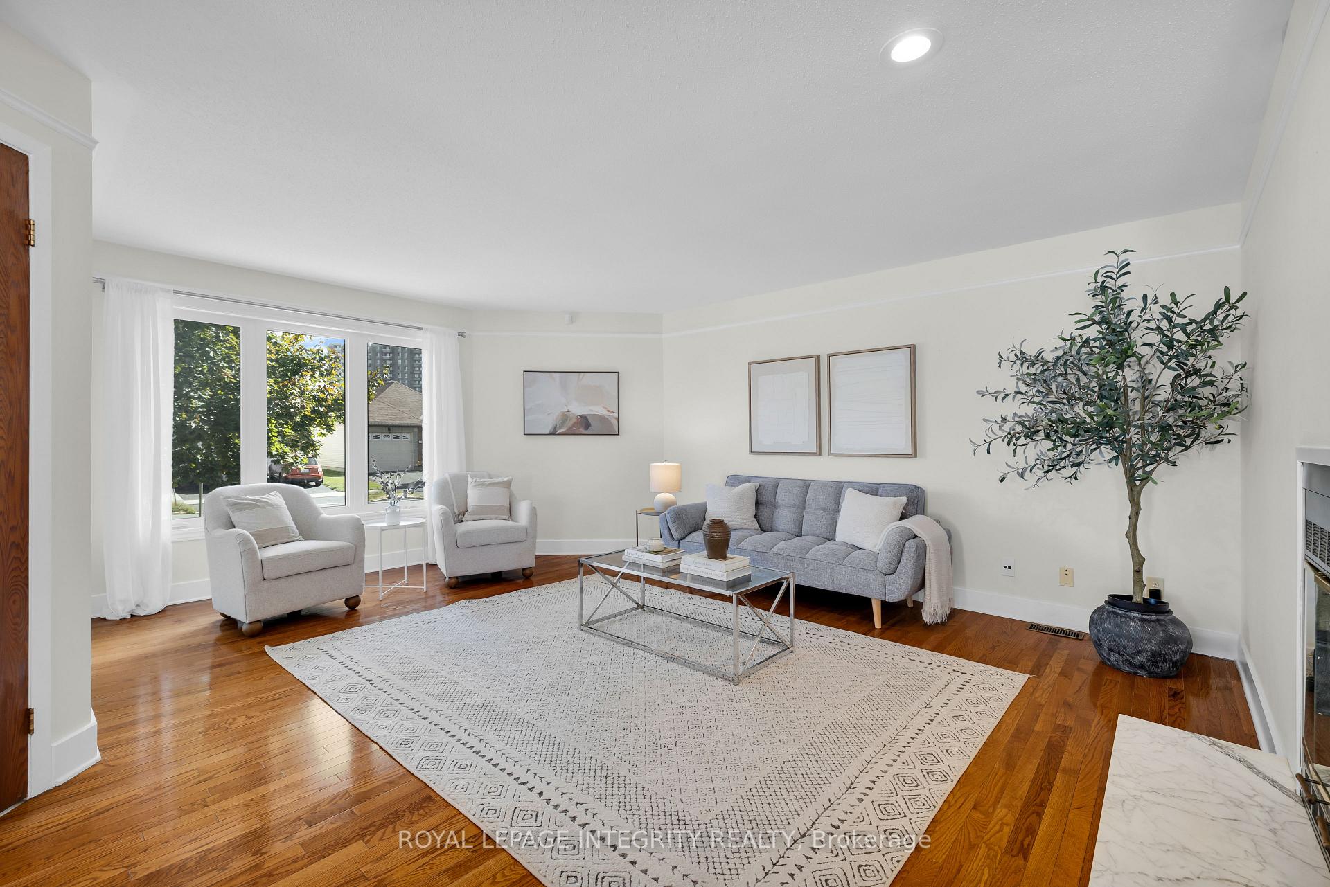 Photo 5 of 1979 Jasper Avenue, Ottawa, Ellwood — HOMEH