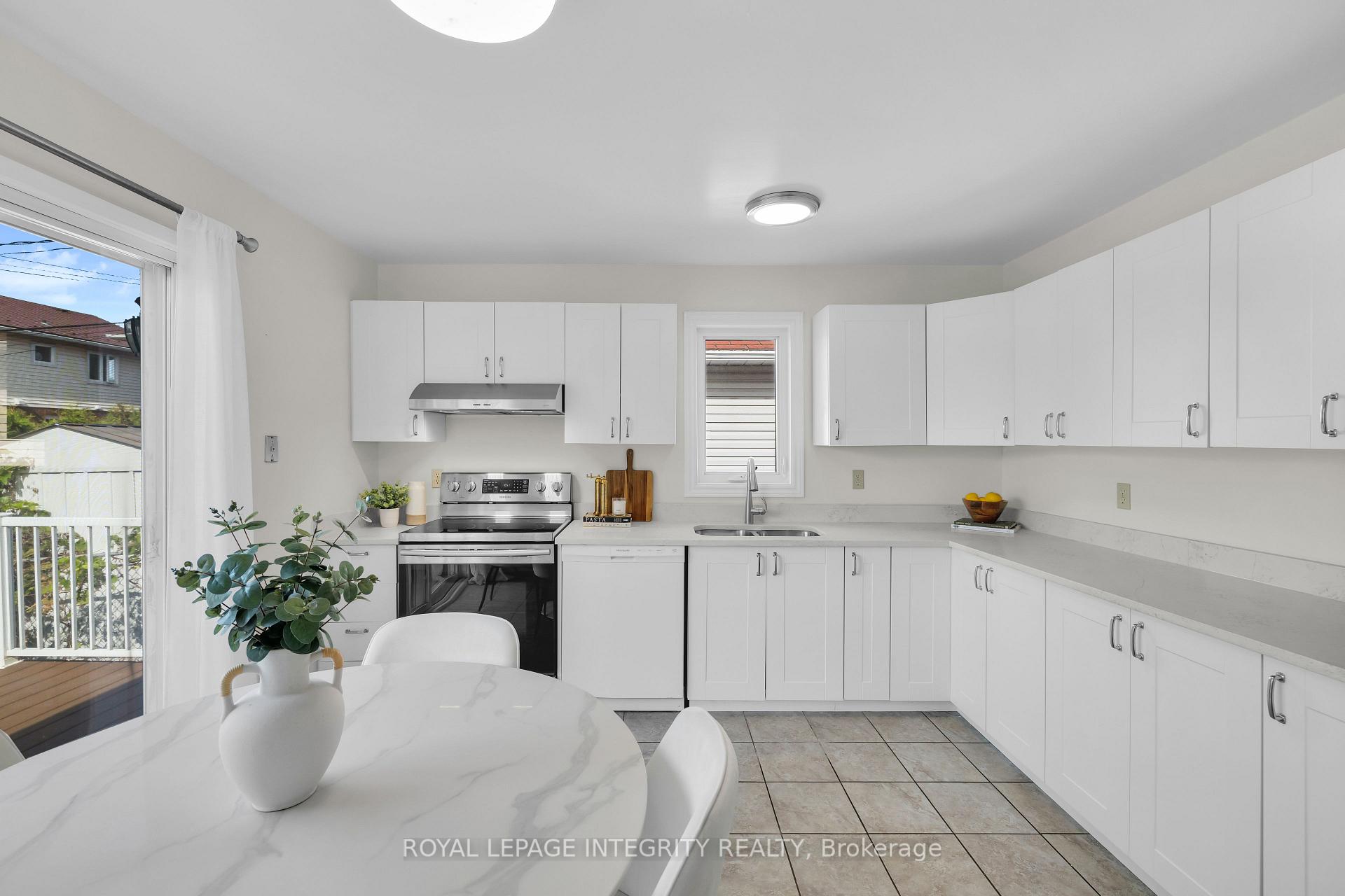Photo 12 of 1979 Jasper Avenue, Ottawa, Ellwood — HOMEH