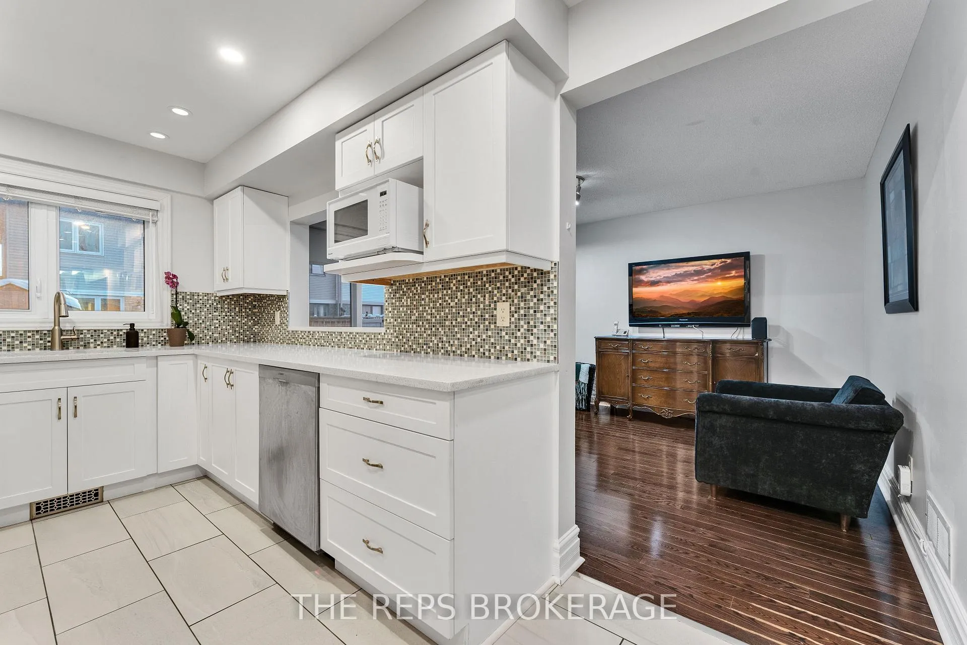Photo 16 of 64 Hunterswood Crescent, Ottawa, Hunt Club Park — HOMEH
