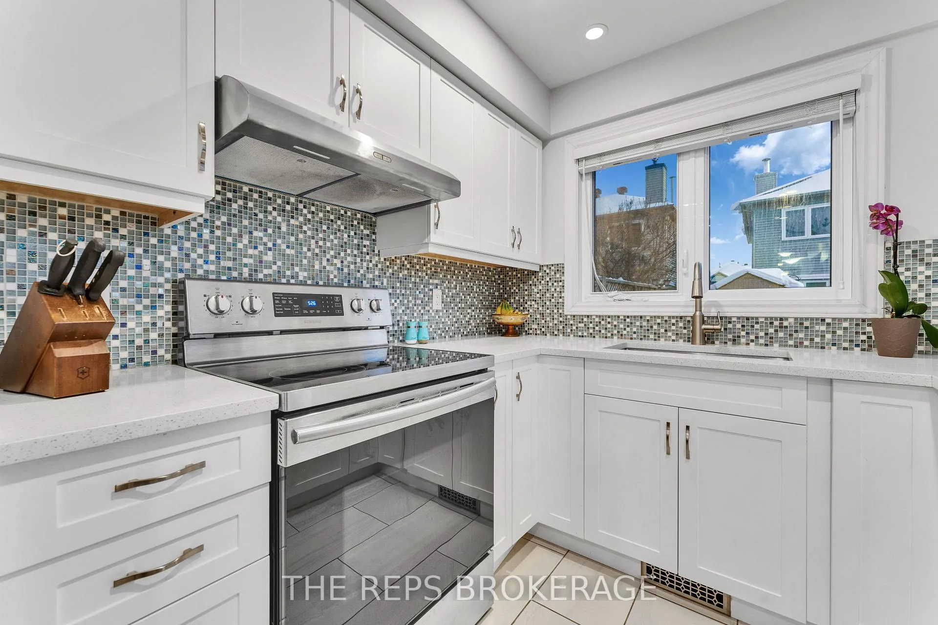 Photo 17 of 64 Hunterswood Crescent, Ottawa, Hunt Club Park — HOMEH