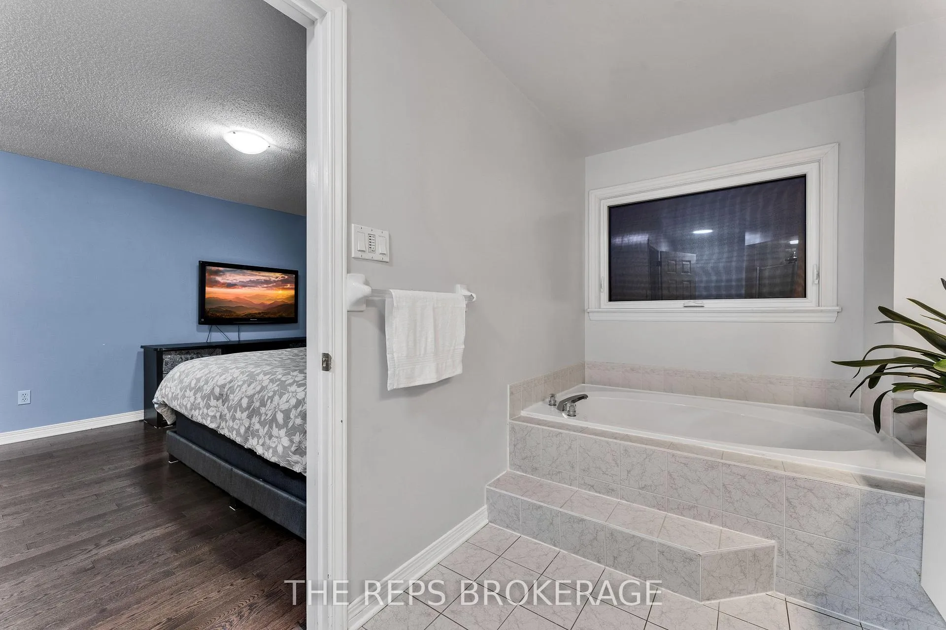 Photo 37 of 64 Hunterswood Crescent, Ottawa, Hunt Club Park — HOMEH