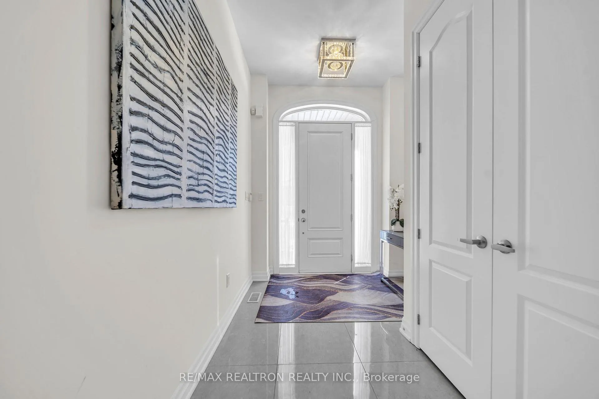 Photo 3 of 11 Botelho Circle, Aurora, Bayview Southeast — HOMEH