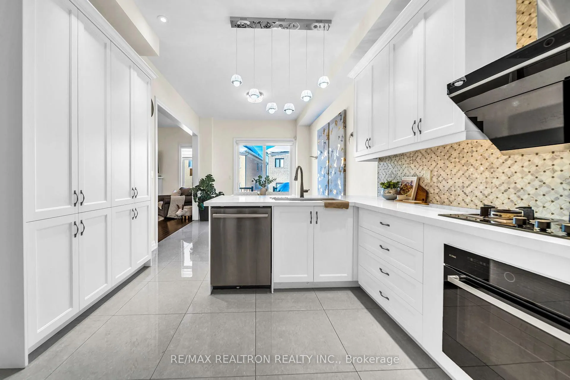 Photo 9 of 11 Botelho Circle, Aurora, Bayview Southeast — HOMEH