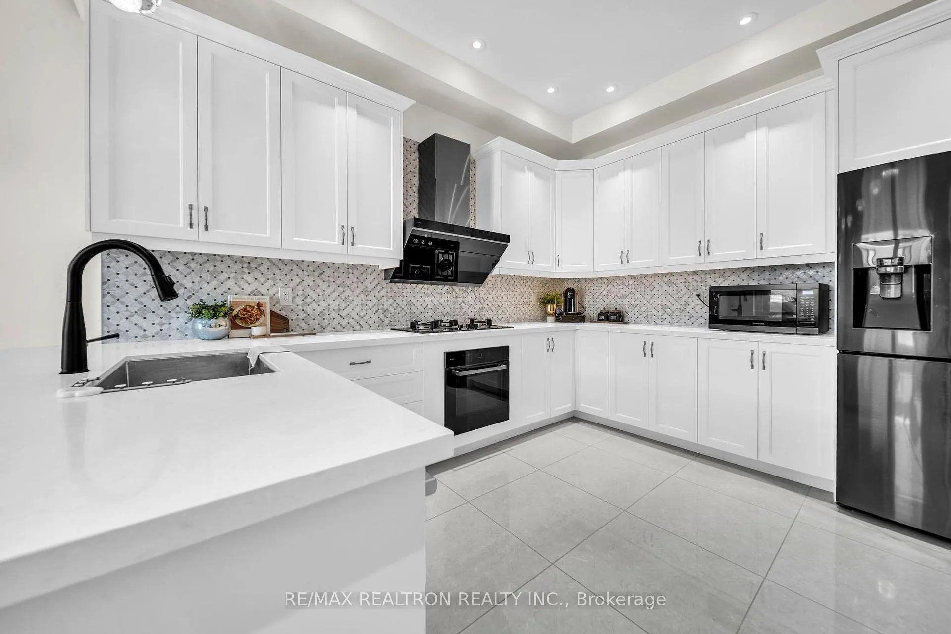 Photo 10 of 11 Botelho Circle, Aurora, Bayview Southeast — HOMEH