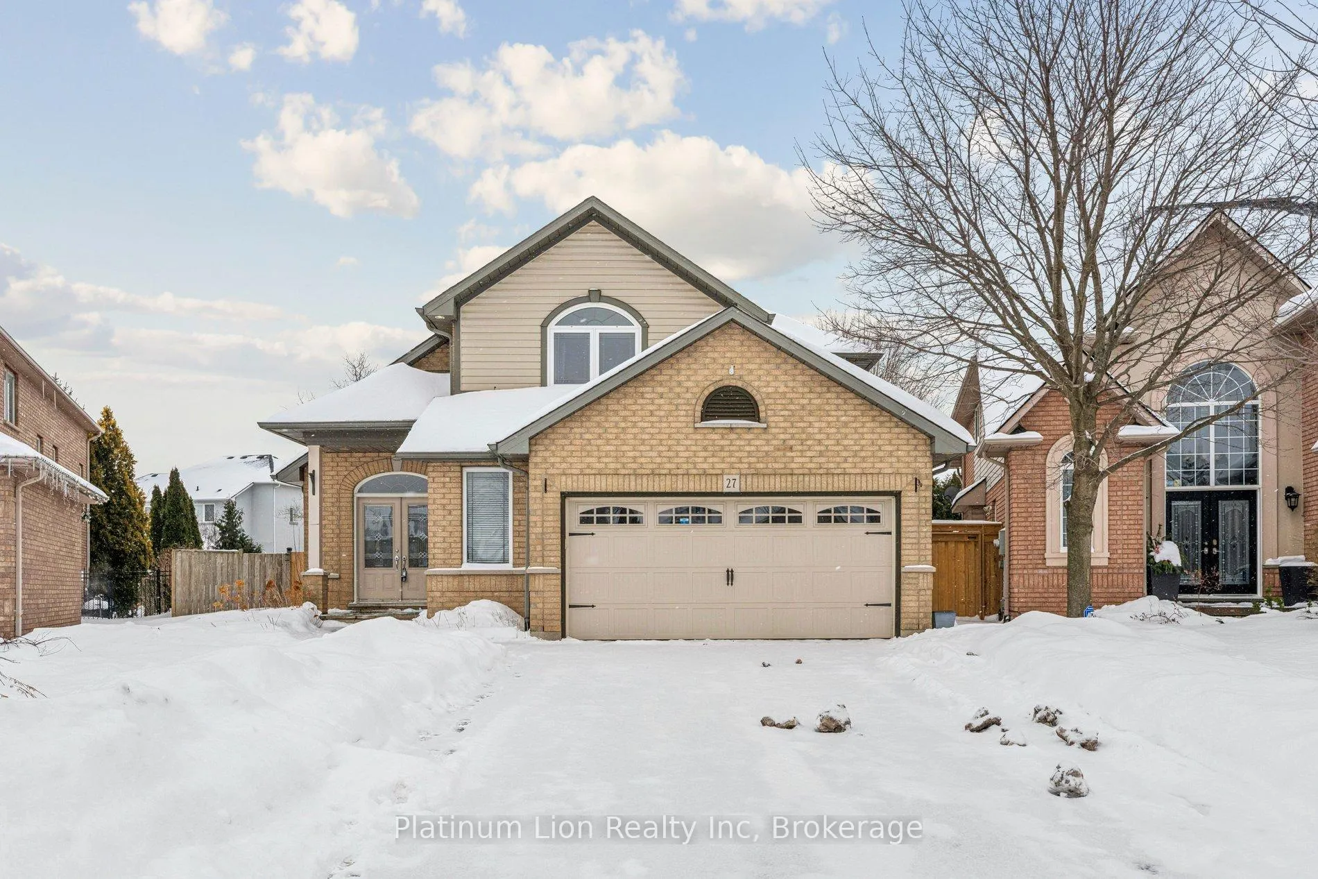 Photo 2 of 27 Surrey Drive, Hamilton, Meadowlands — HOMEH