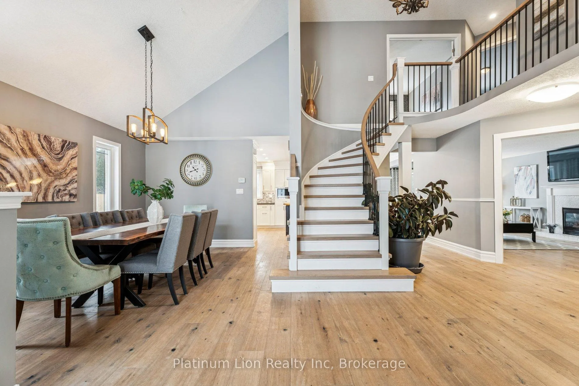 Photo 5 of 27 Surrey Drive, Hamilton, Meadowlands — HOMEH