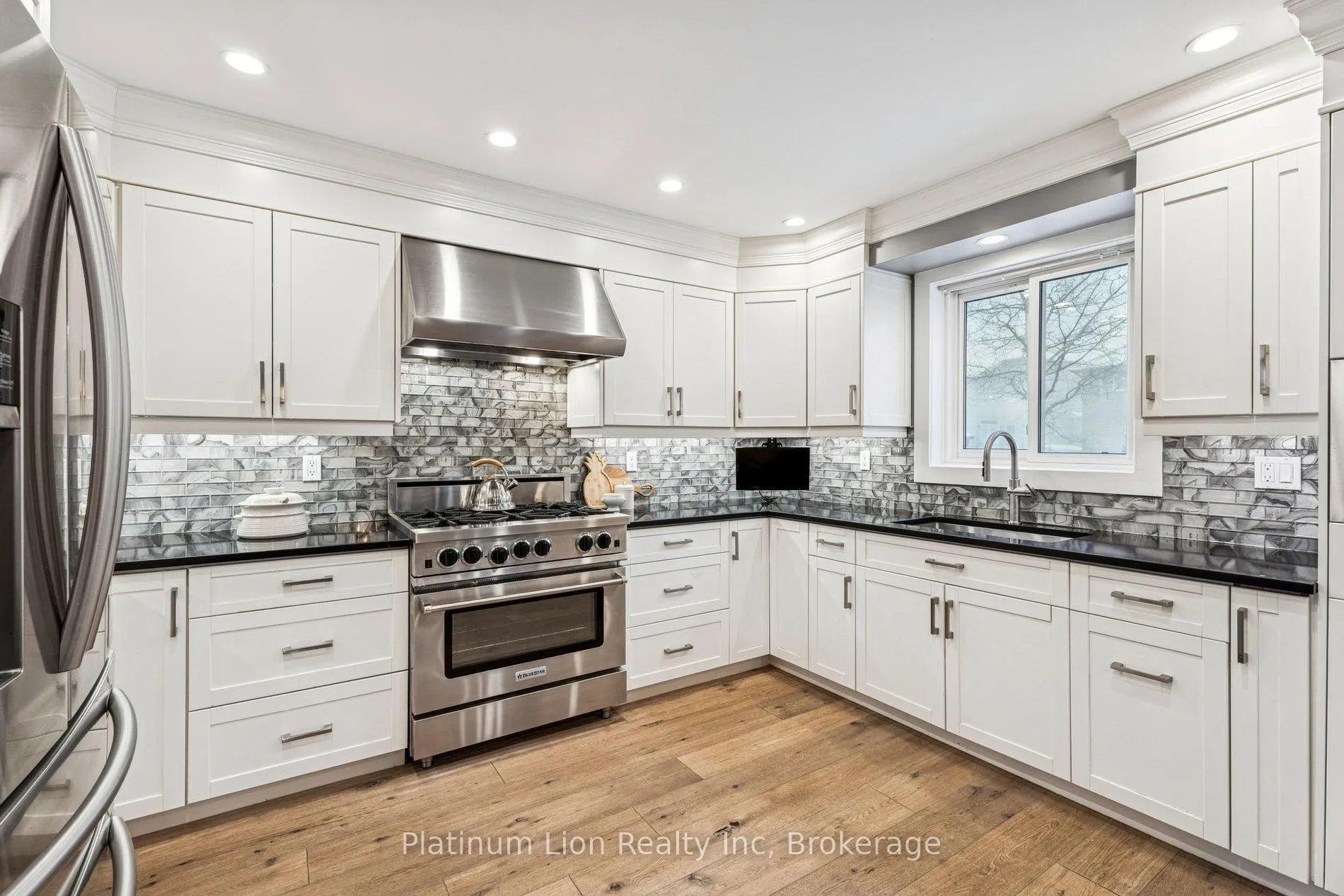 Photo 10 of 27 Surrey Drive, Hamilton, Meadowlands — HOMEH