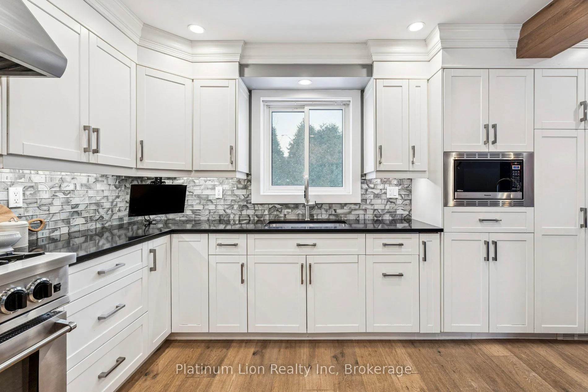 Photo 14 of 27 Surrey Drive, Hamilton, Meadowlands — HOMEH