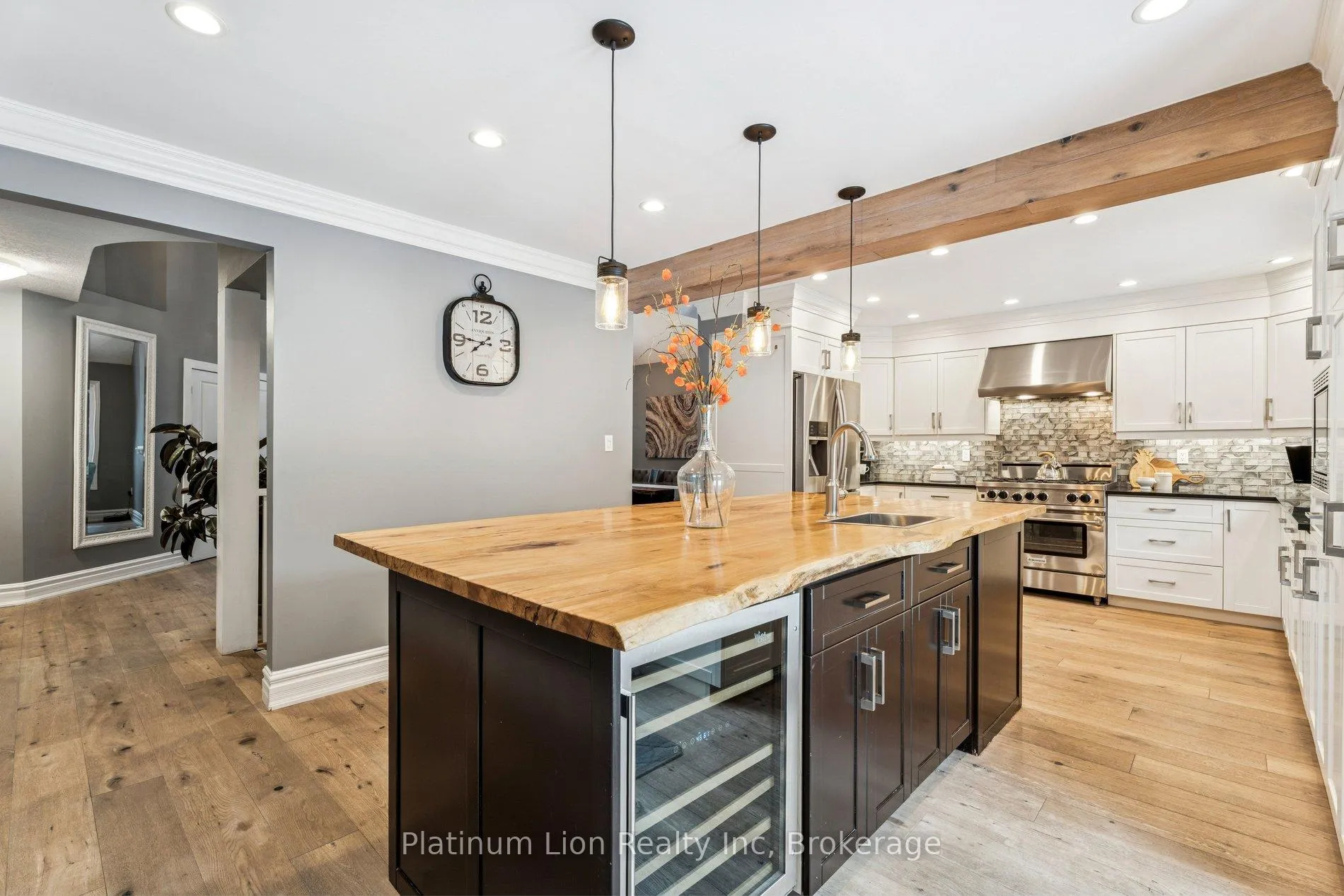 Photo 16 of 27 Surrey Drive, Hamilton, Meadowlands — HOMEH
