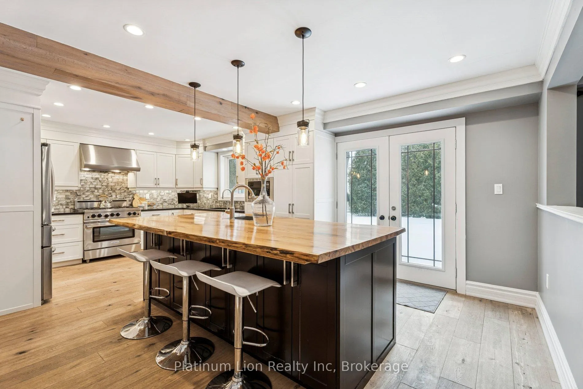 Photo 17 of 27 Surrey Drive, Hamilton, Meadowlands — HOMEH