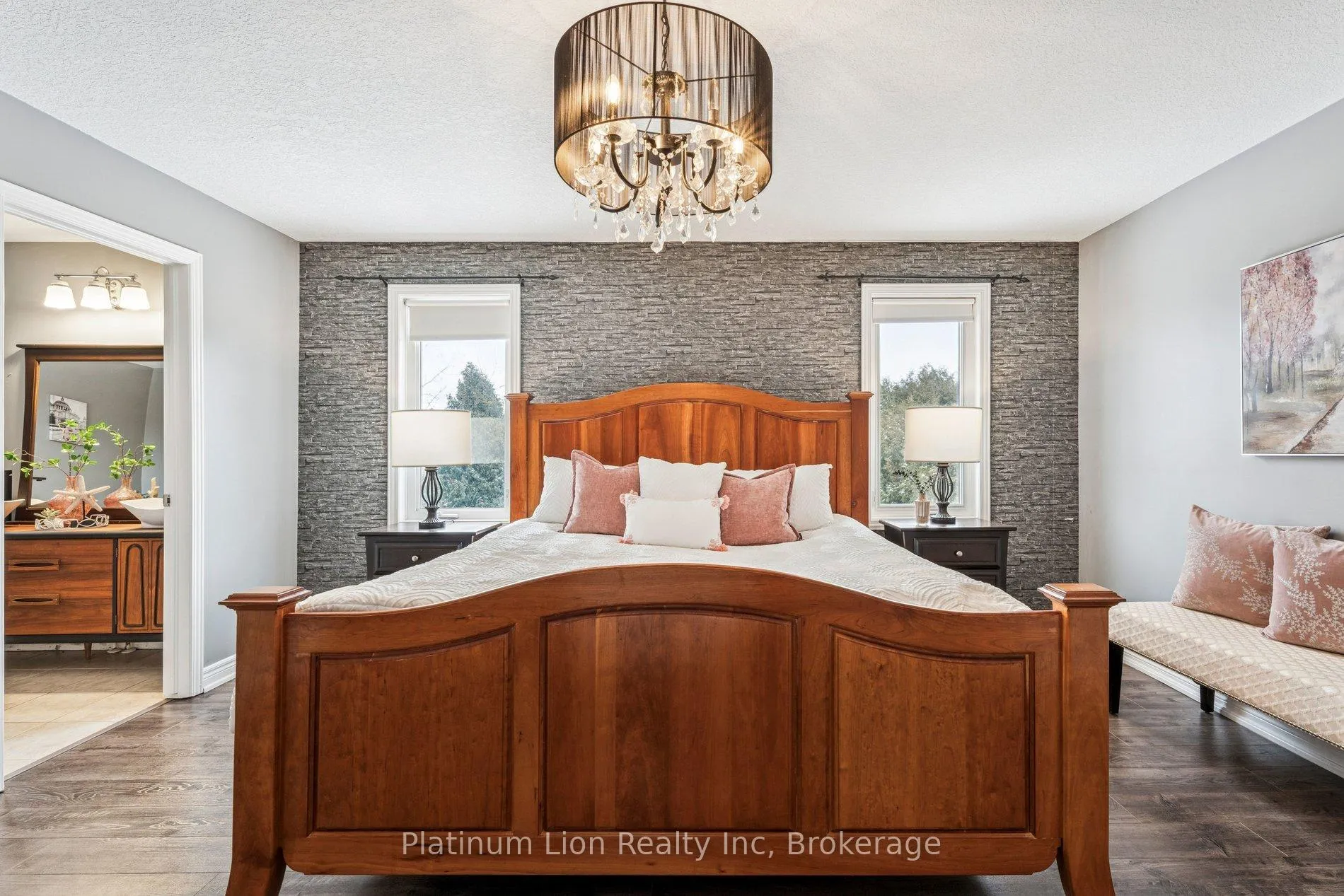 Photo 26 of 27 Surrey Drive, Hamilton, Meadowlands — HOMEH