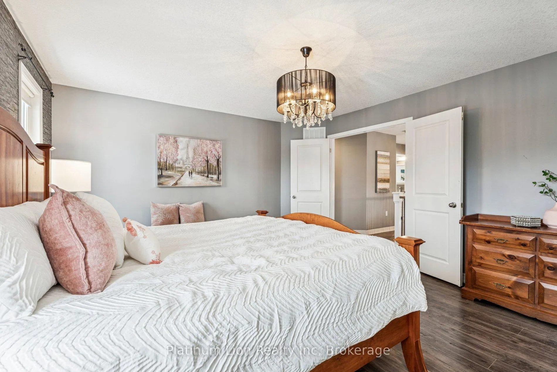 Photo 27 of 27 Surrey Drive, Hamilton, Meadowlands — HOMEH