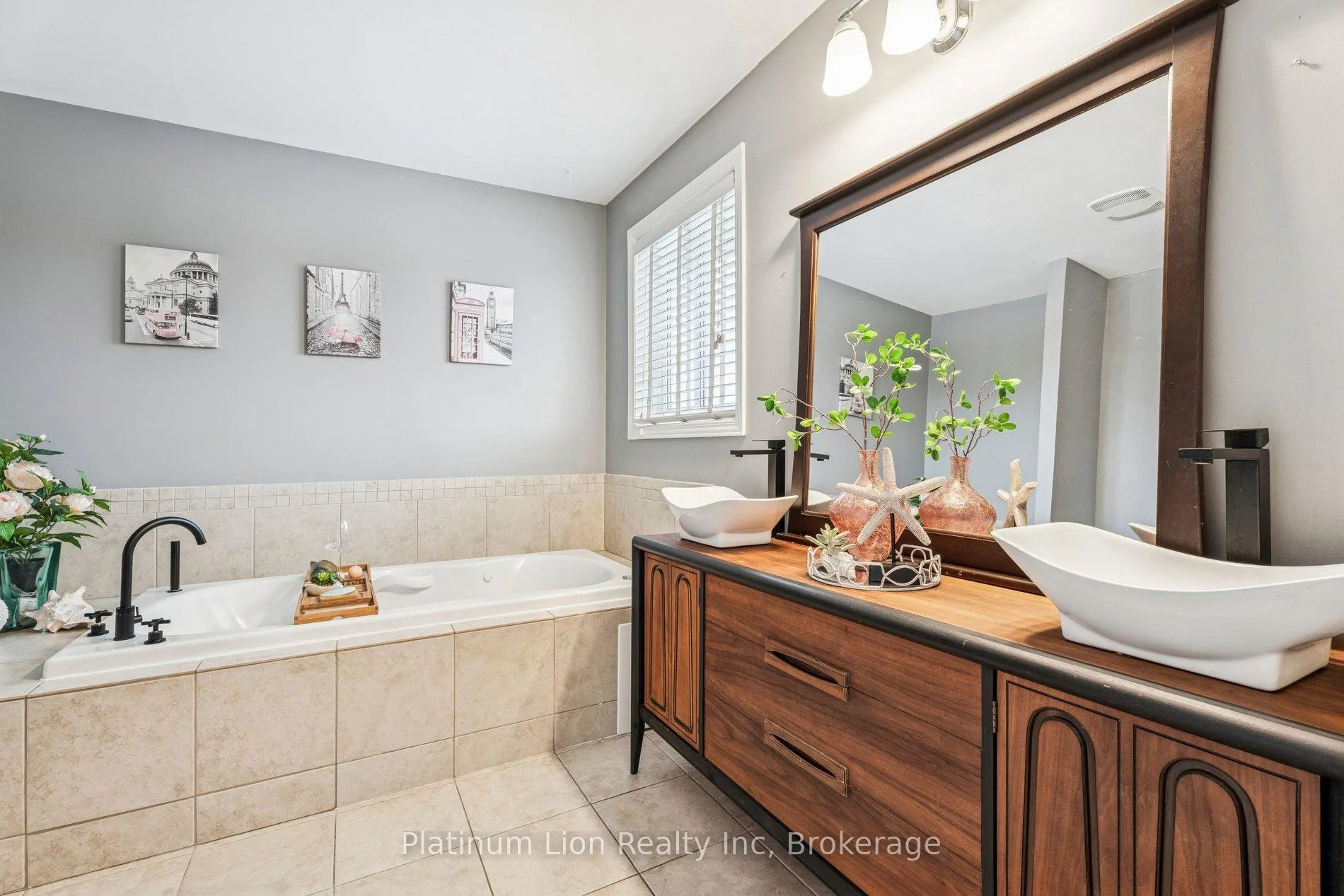 Photo 30 of 27 Surrey Drive, Hamilton, Meadowlands — HOMEH