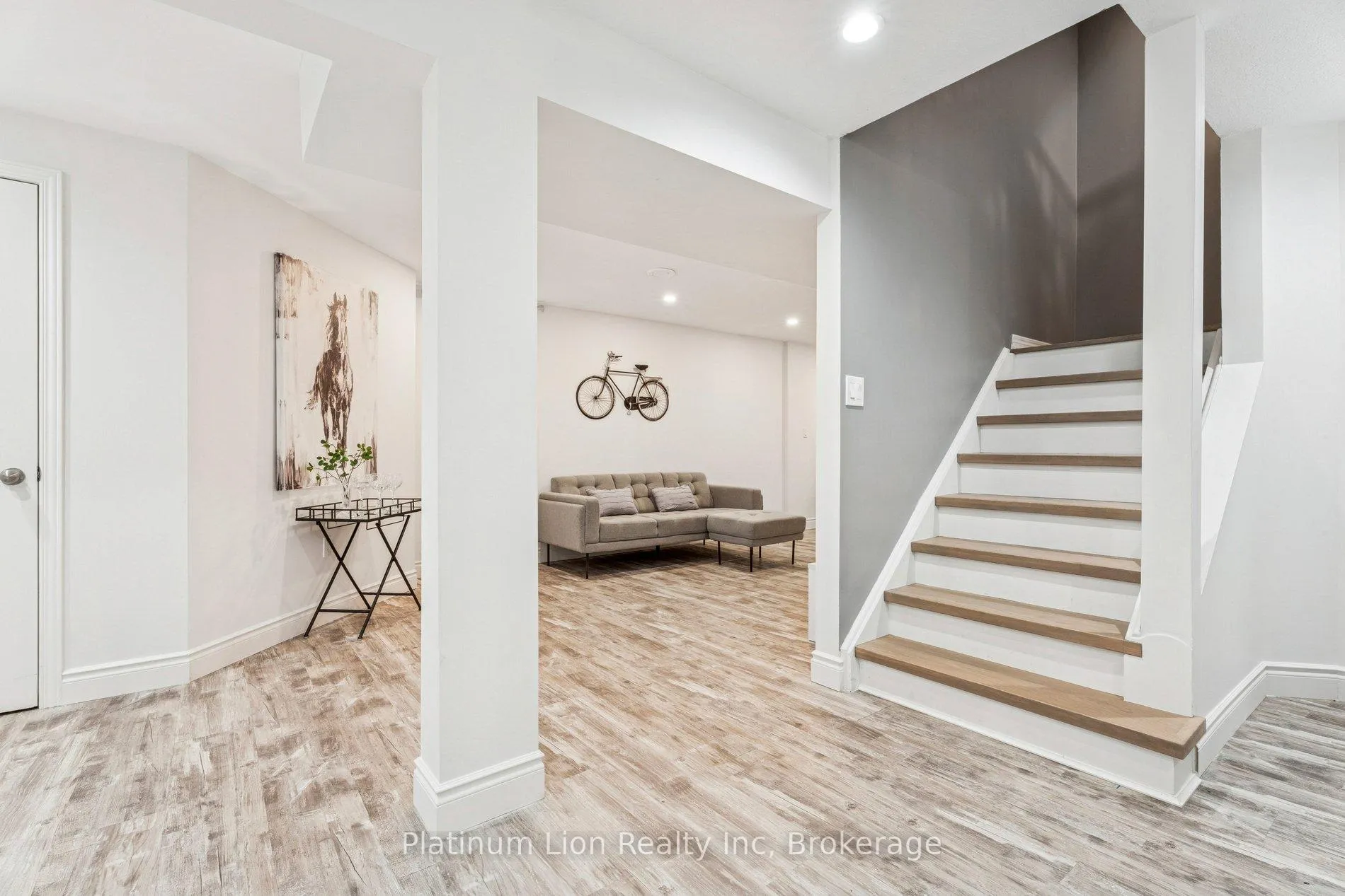 Photo 32 of 27 Surrey Drive, Hamilton, Meadowlands — HOMEH