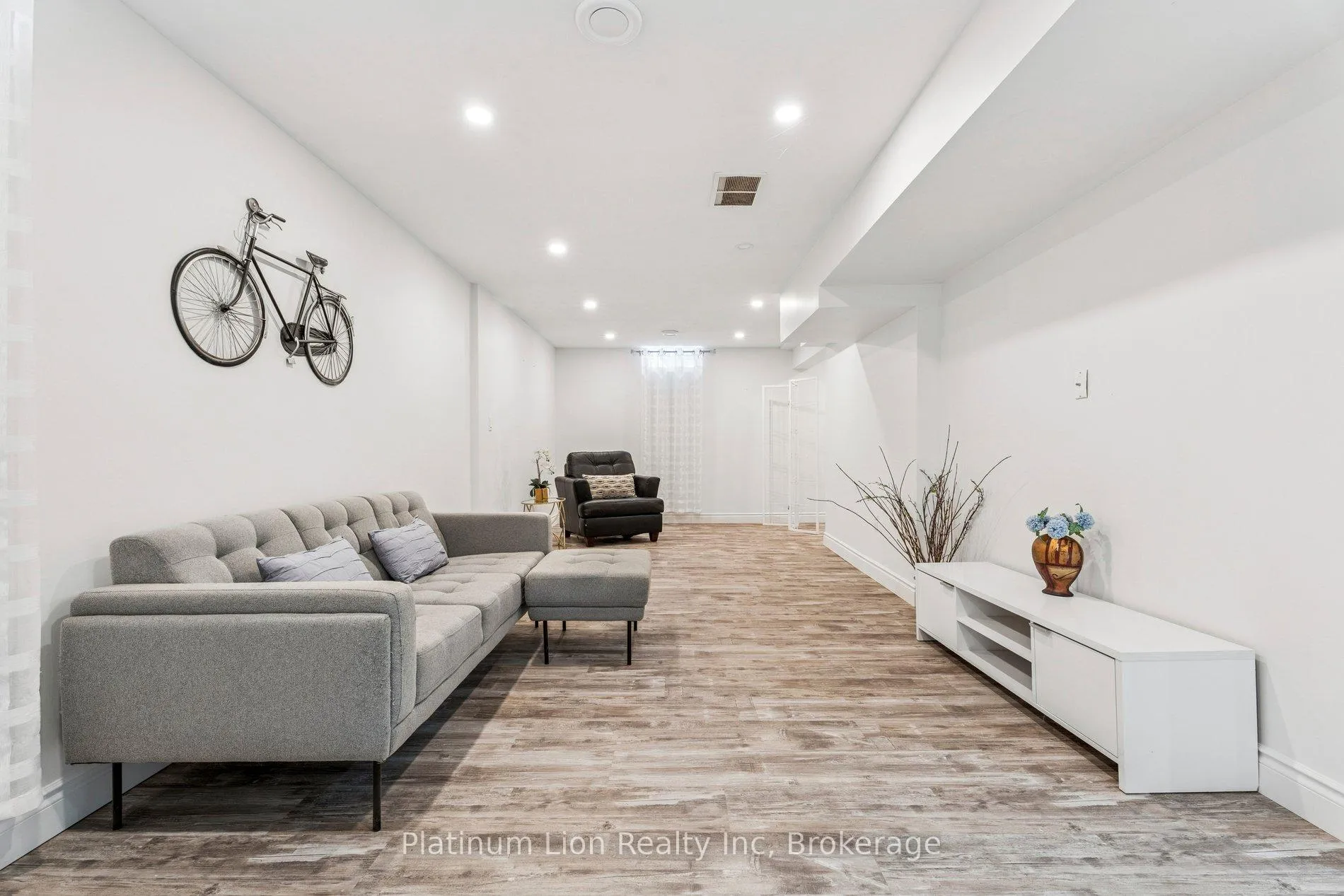 Photo 34 of 27 Surrey Drive, Hamilton, Meadowlands — HOMEH