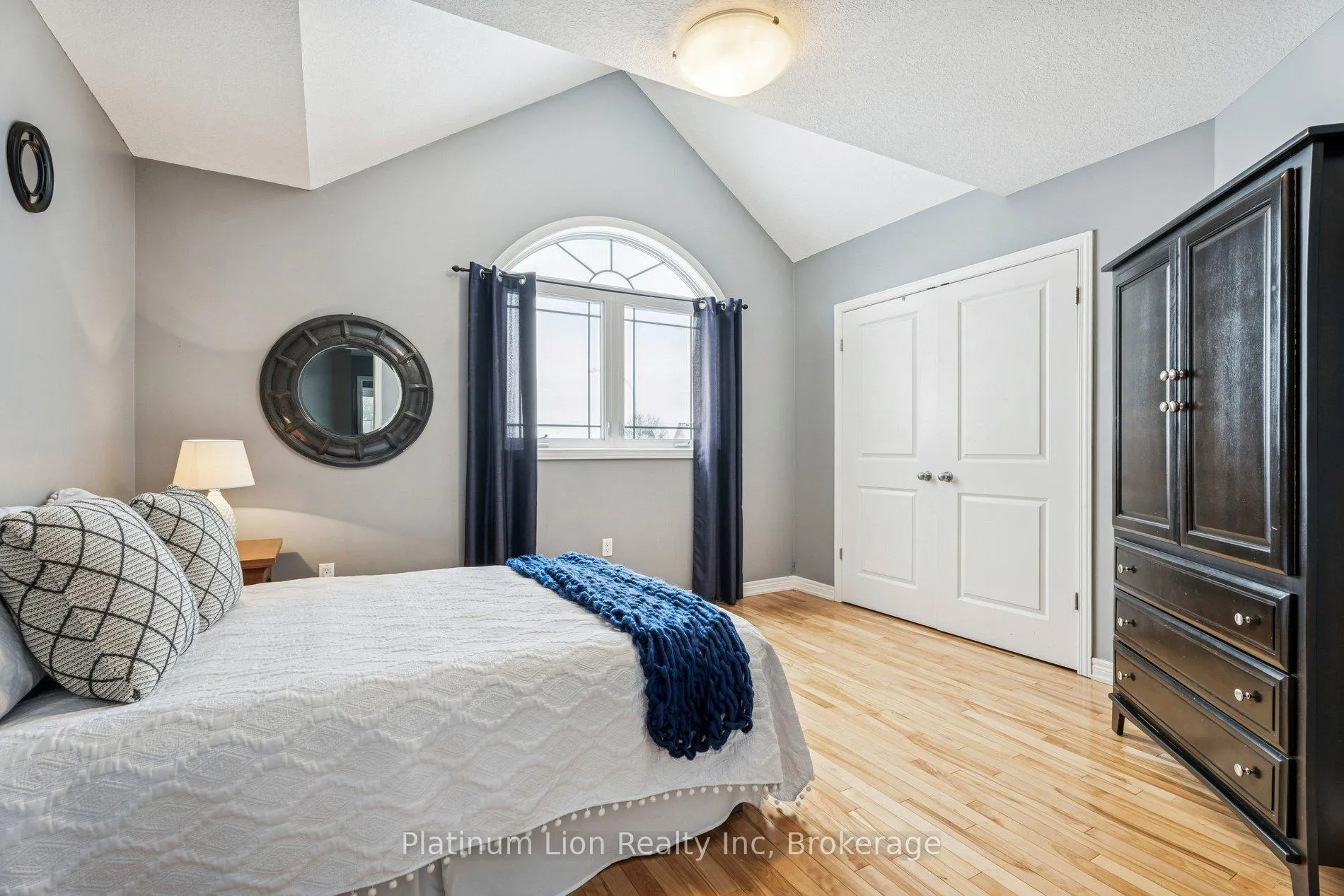 Photo 39 of 27 Surrey Drive, Hamilton, Meadowlands — HOMEH