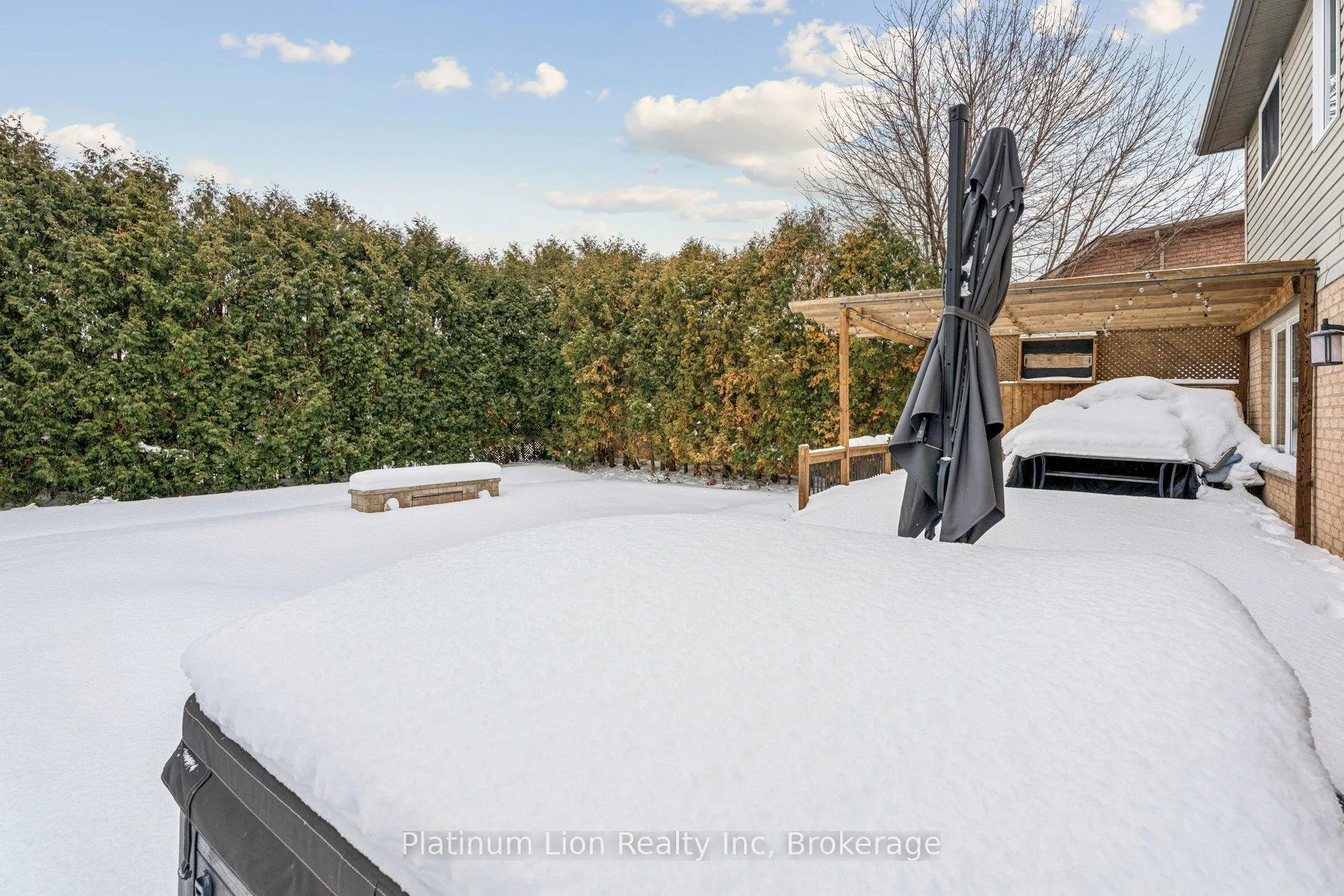 Photo 41 of 27 Surrey Drive, Hamilton, Meadowlands — HOMEH