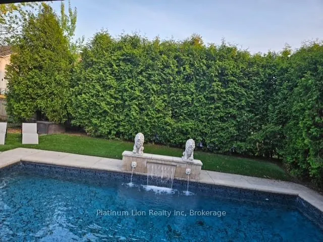 Photo 1 of 27 Surrey Drive, Hamilton, Meadowlands — HOMEH