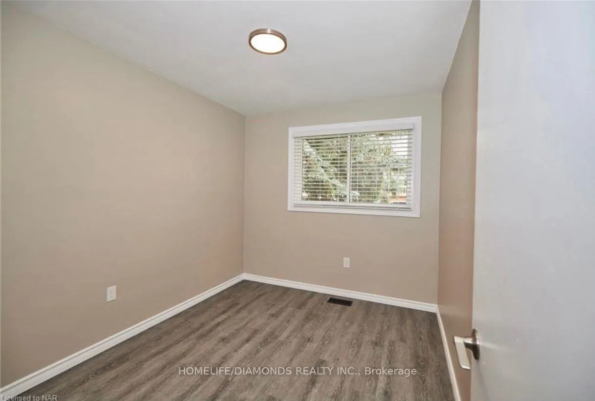 Photo 4 of Unit UPPER, 6508 Caledonia Street, Niagara Falls, Arad/Fallsview — HOMEH