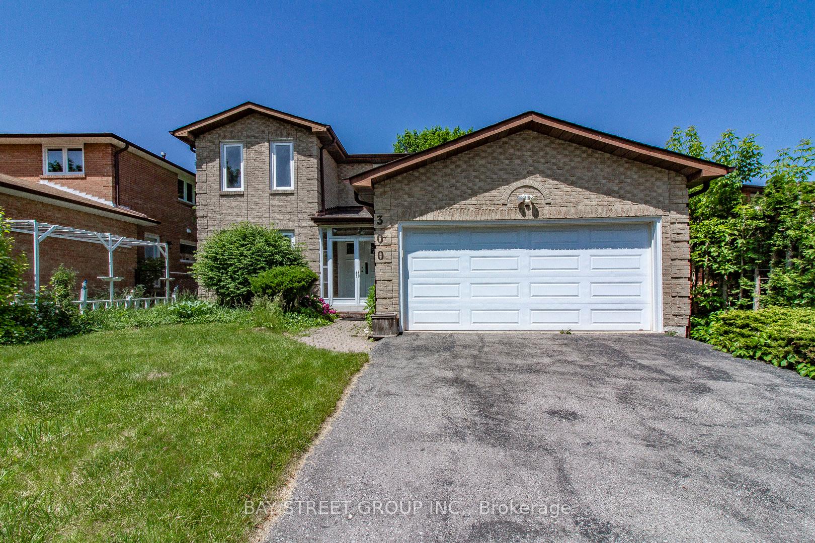 Photo 1 of 300 Fincham Avenue, Markham, Markham Village — HOMEH