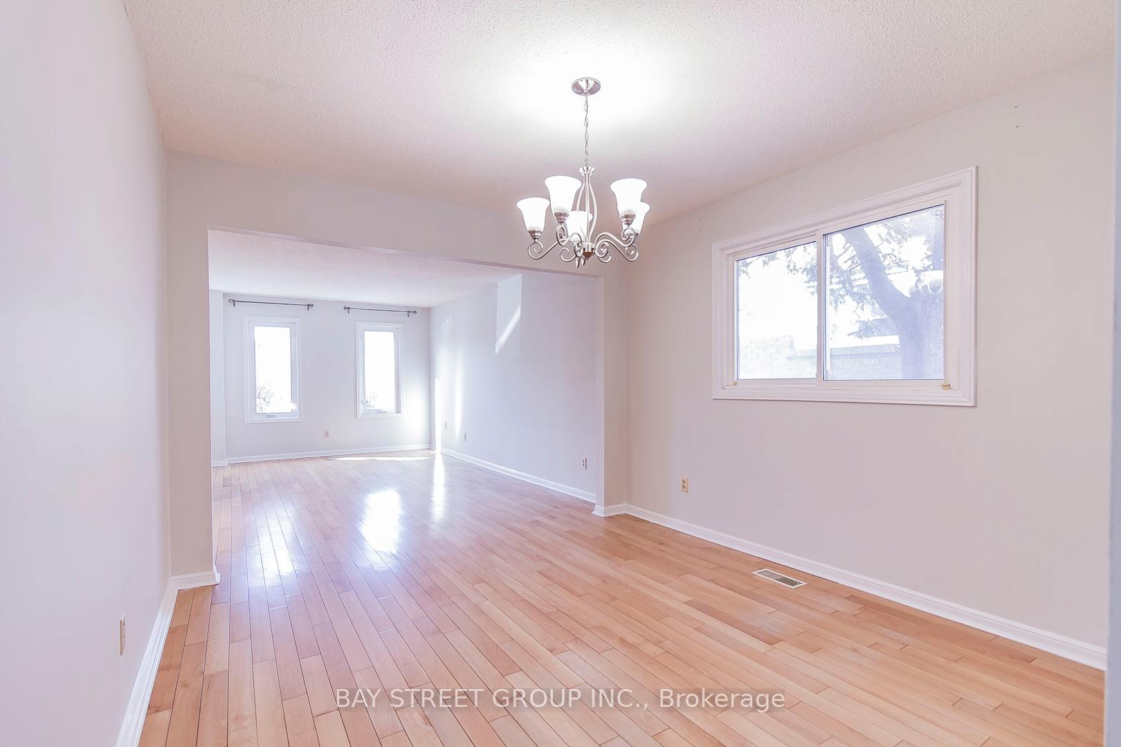 Photo 2 of 300 Fincham Avenue, Markham, Markham Village — HOMEH