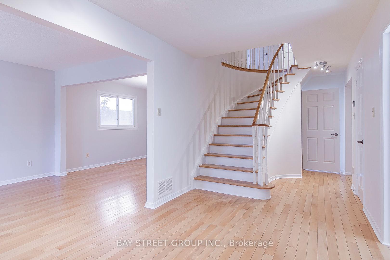Photo 6 of 300 Fincham Avenue, Markham, Markham Village — HOMEH