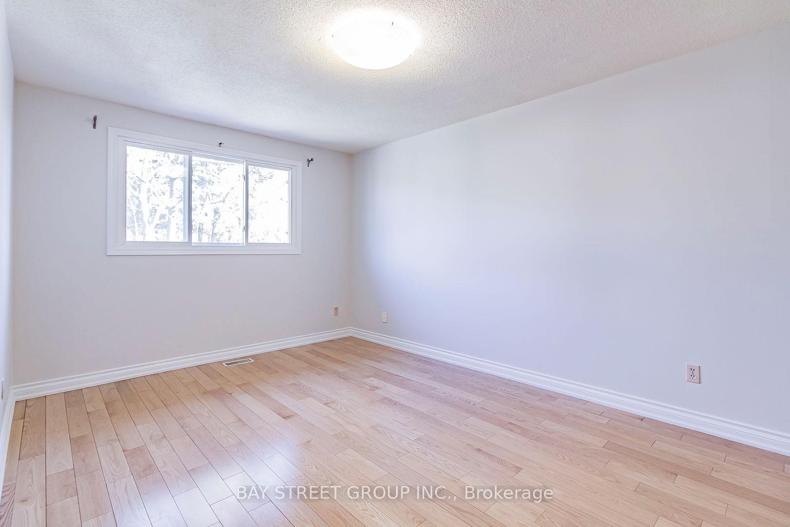 Photo 7 of 300 Fincham Avenue, Markham, Markham Village — HOMEH