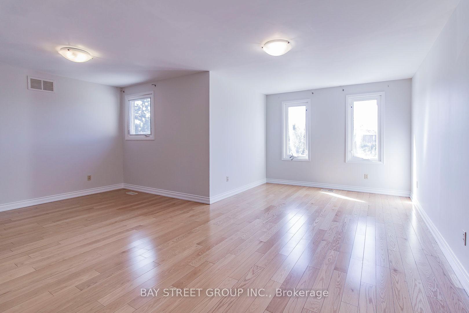 Photo 9 of 300 Fincham Avenue, Markham, Markham Village — HOMEH