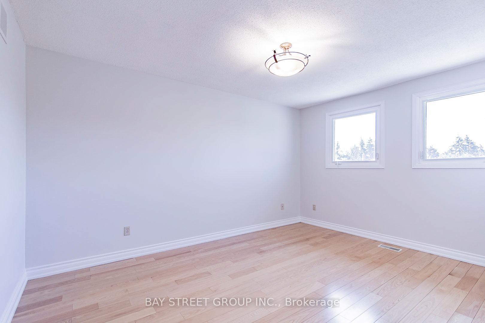 Photo 10 of 300 Fincham Avenue, Markham, Markham Village — HOMEH