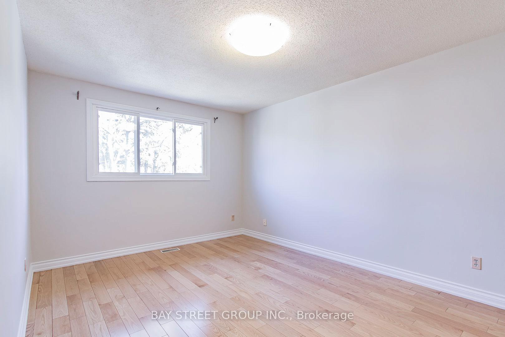 Photo 11 of 300 Fincham Avenue, Markham, Markham Village — HOMEH