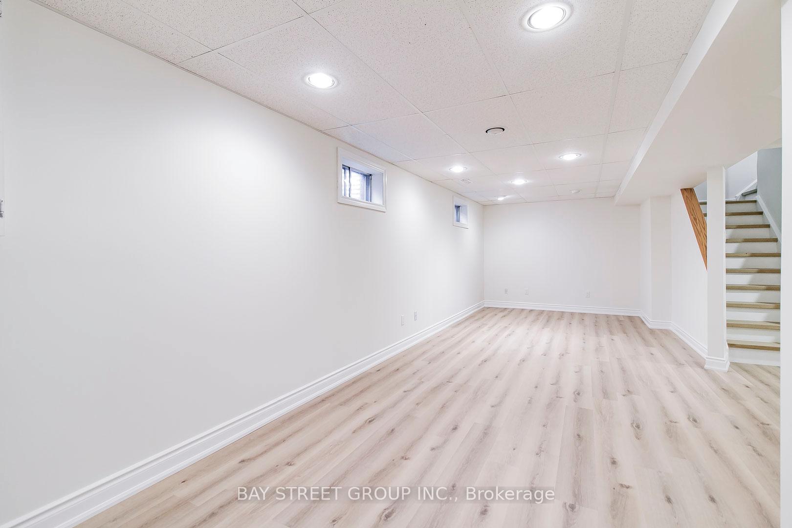 Photo 12 of 300 Fincham Avenue, Markham, Markham Village — HOMEH
