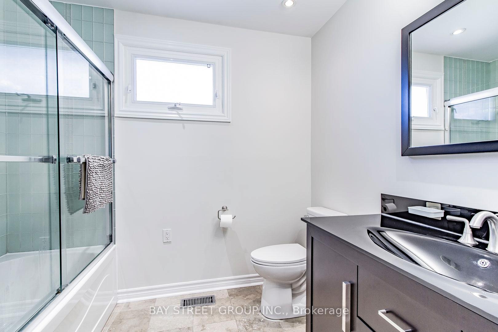Photo 14 of 300 Fincham Avenue, Markham, Markham Village — HOMEH