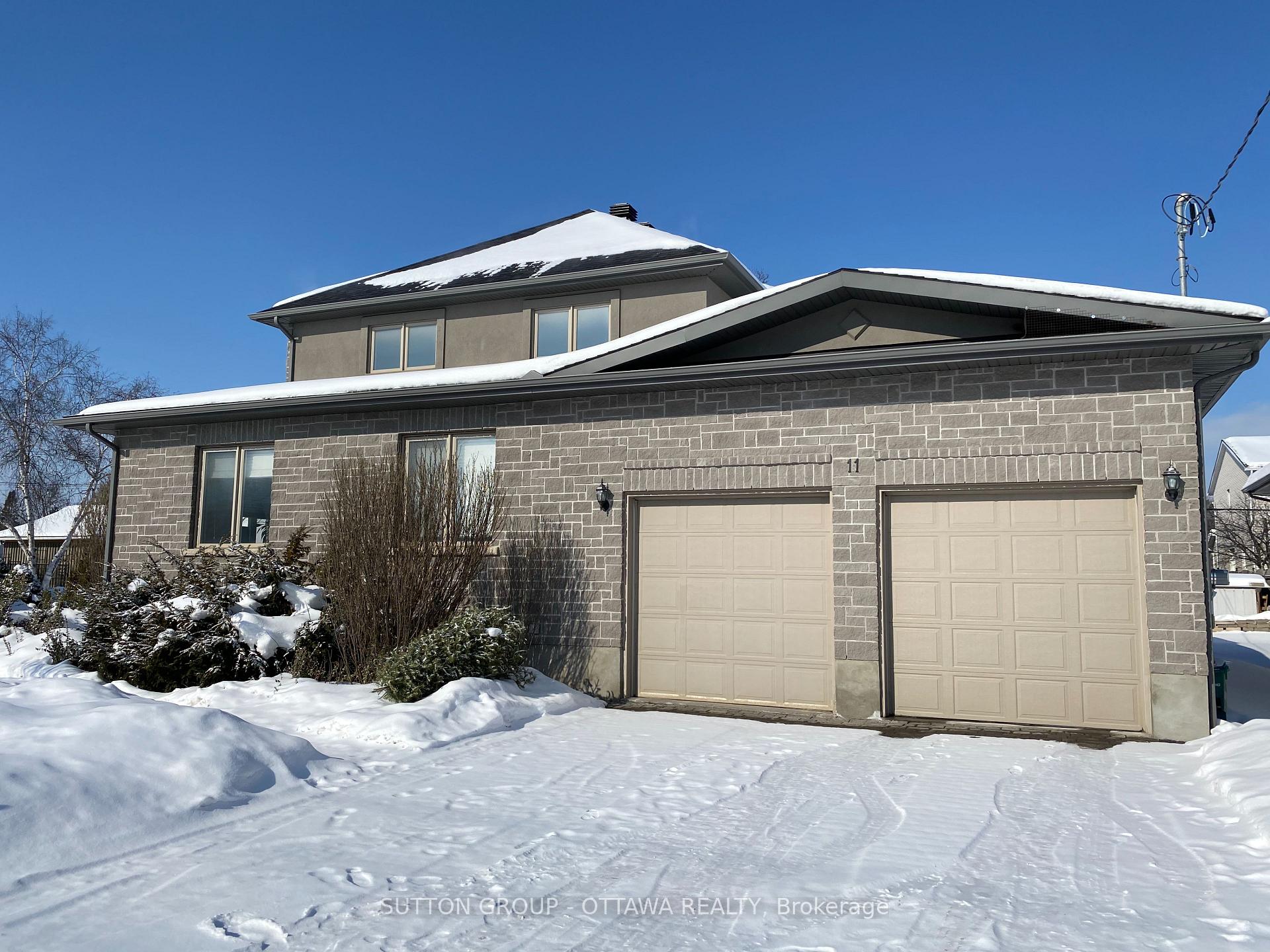 Photo 2 of 40 St. Helen's Place, Ottawa, Meadowlands/St. Claire Gardens — HOMEH