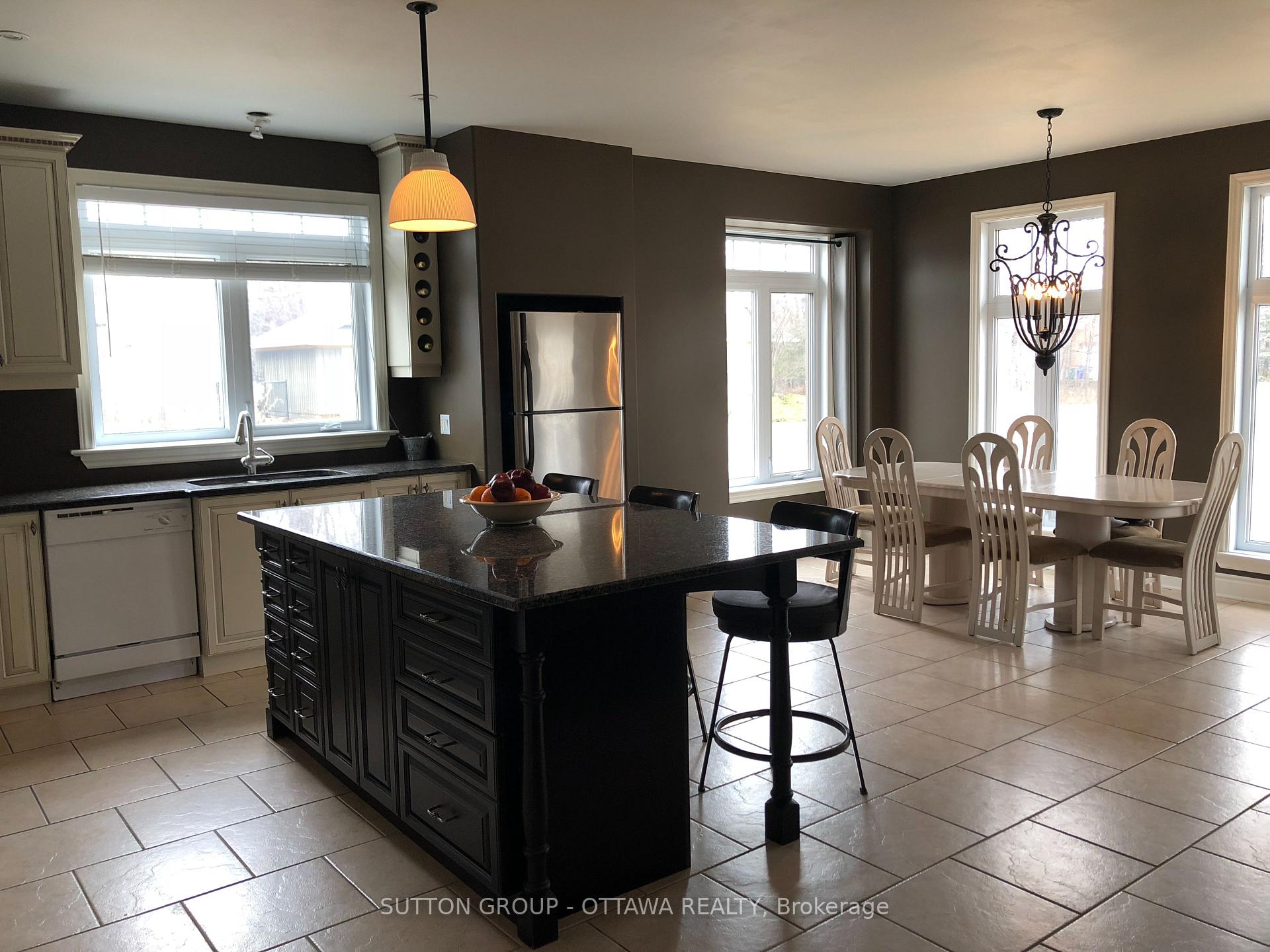 Photo 6 of 40 St. Helen's Place, Ottawa, Meadowlands/St. Claire Gardens — HOMEH