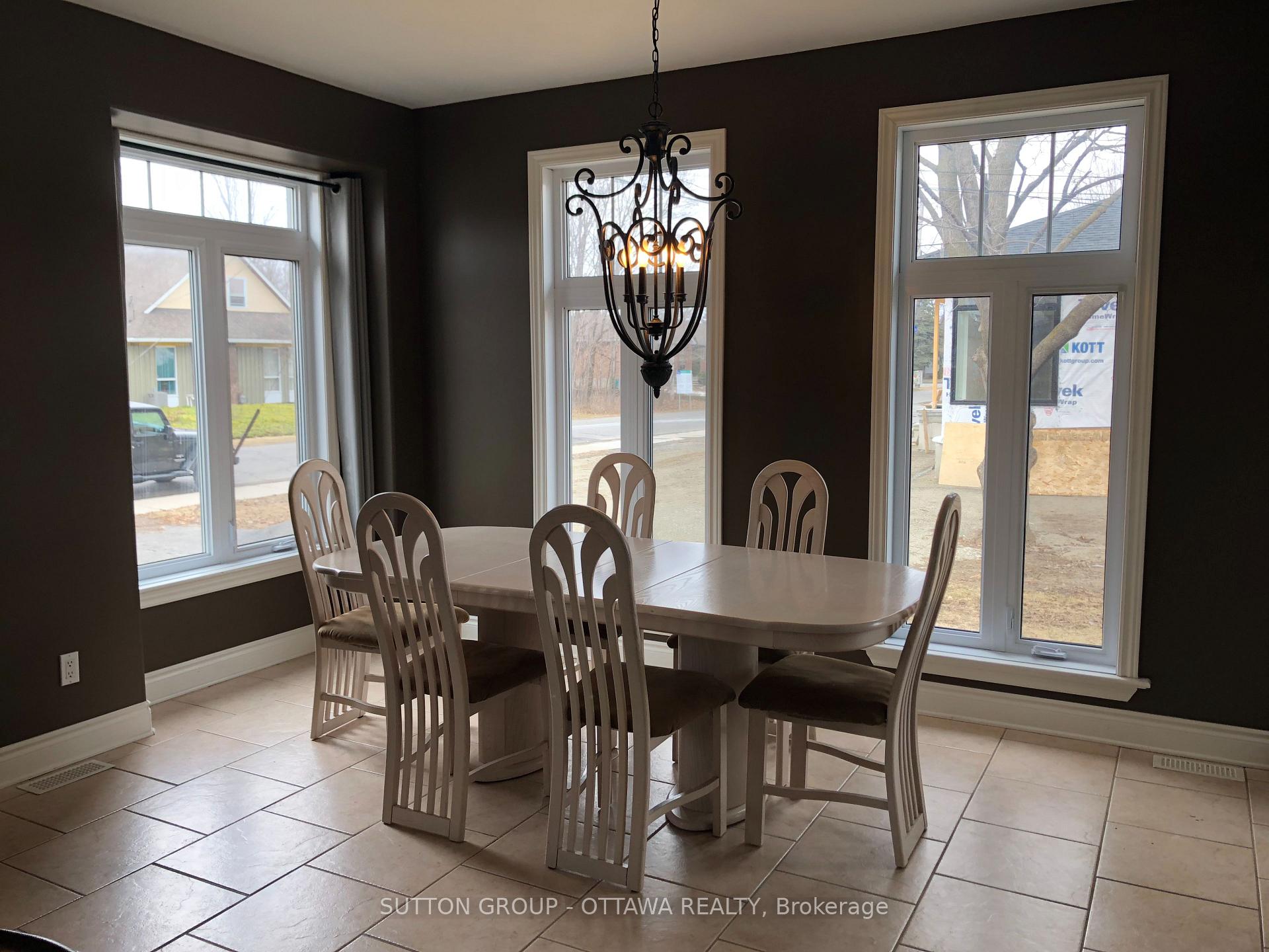 Photo 7 of 40 St. Helen's Place, Ottawa, Meadowlands/St. Claire Gardens — HOMEH