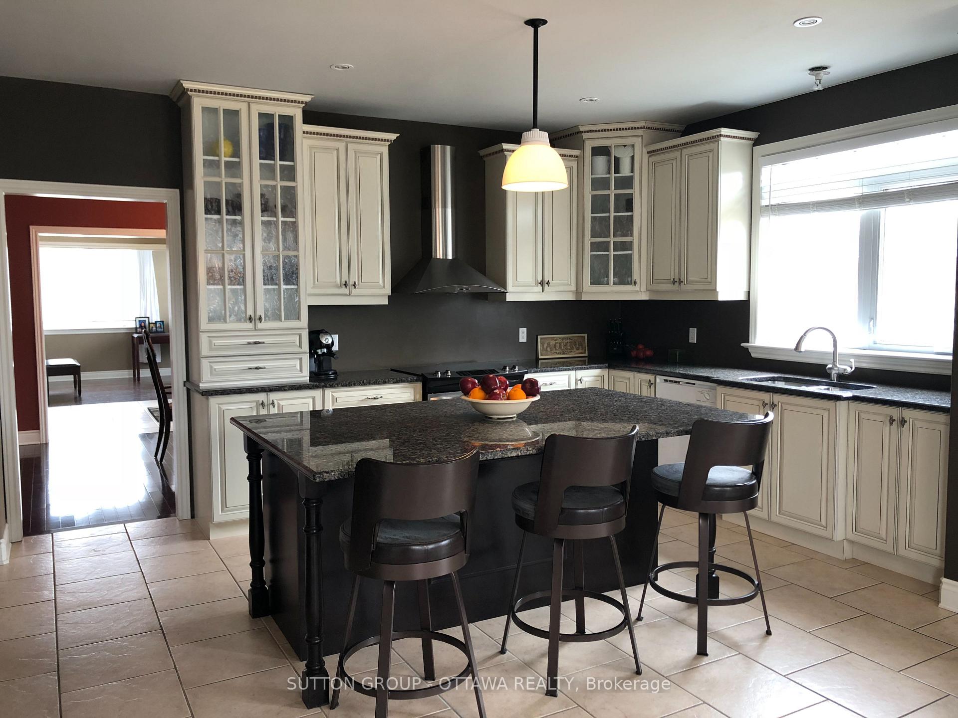 Photo 8 of 40 St. Helen's Place, Ottawa, Meadowlands/St. Claire Gardens — HOMEH