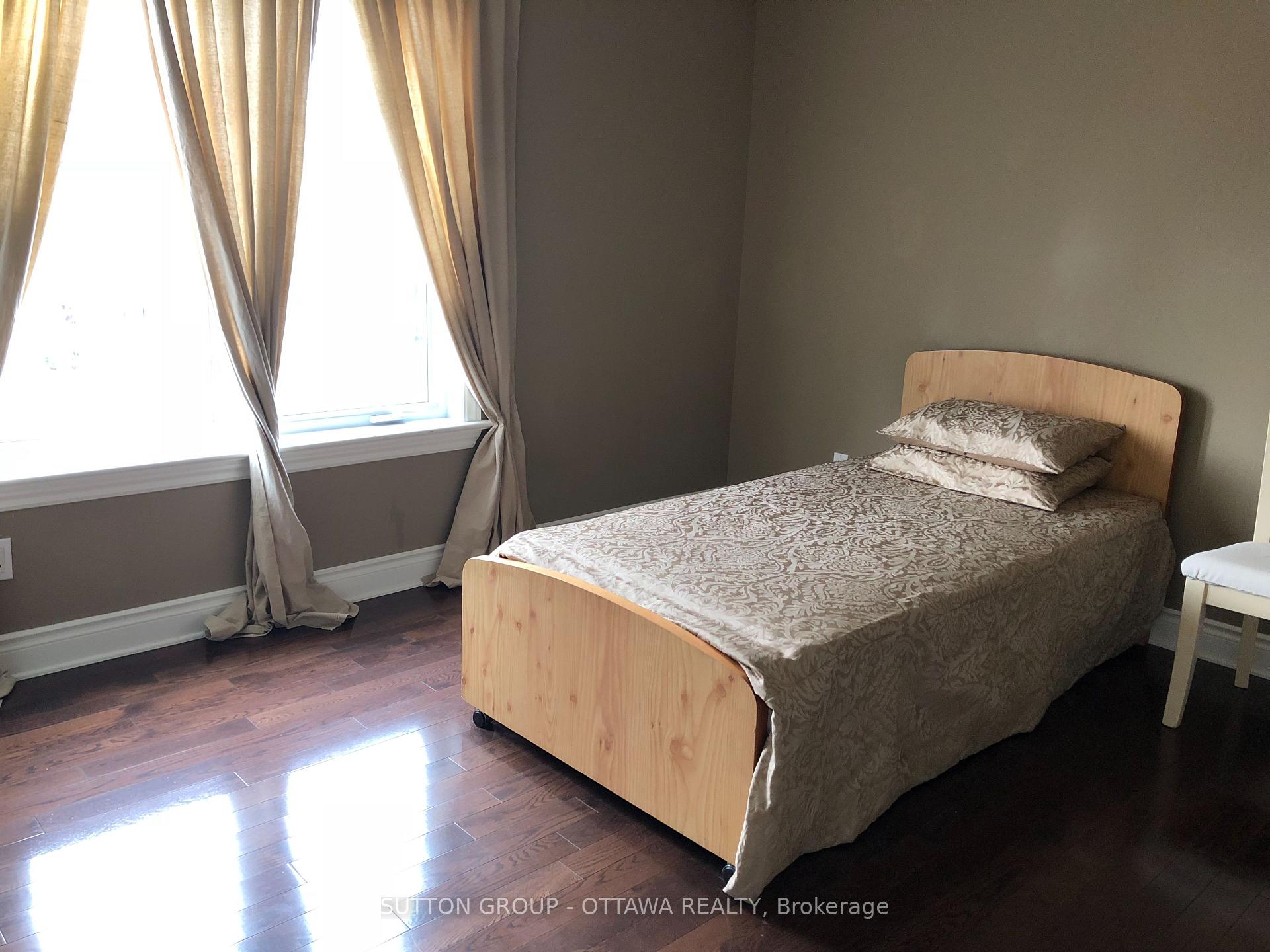 Photo 9 of 40 St. Helen's Place, Ottawa, Meadowlands/St. Claire Gardens — HOMEH