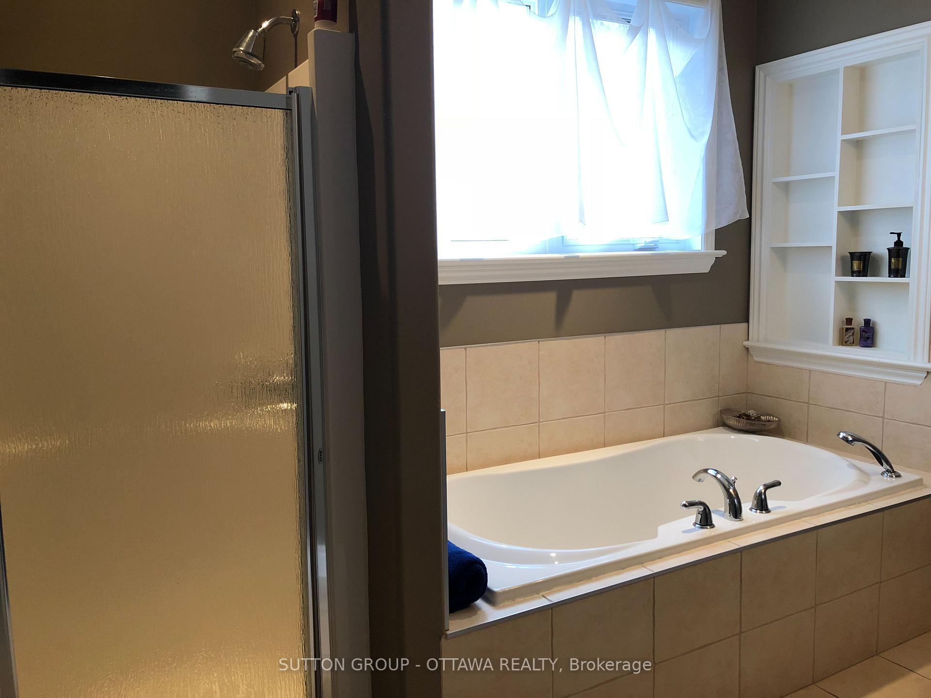 Photo 15 of 40 St. Helen's Place, Ottawa, Meadowlands/St. Claire Gardens — HOMEH