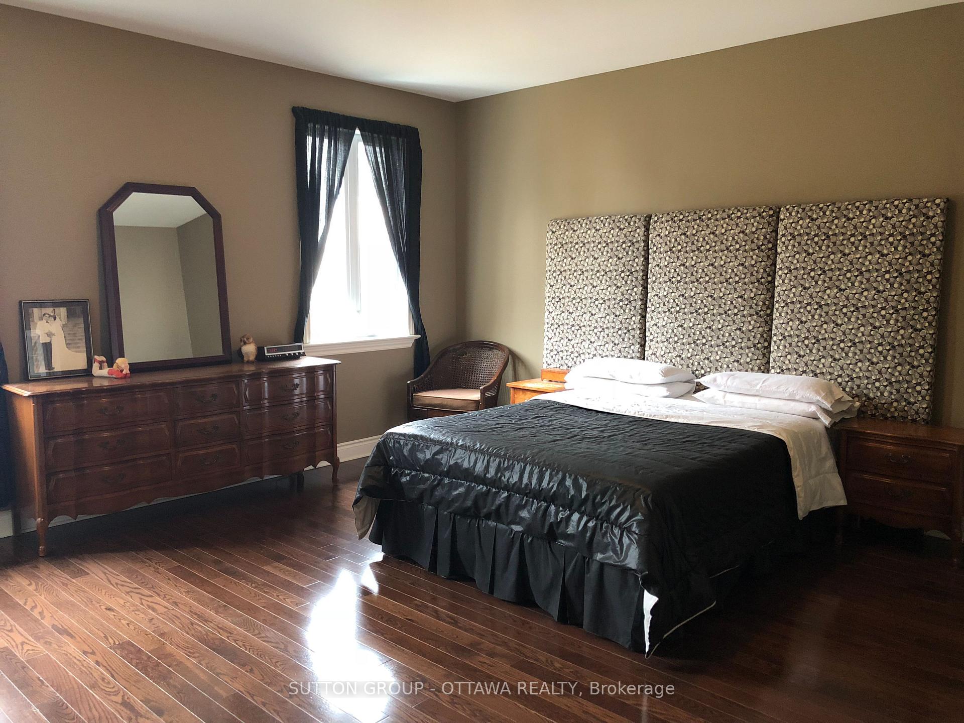 Photo 16 of 40 St. Helen's Place, Ottawa, Meadowlands/St. Claire Gardens — HOMEH