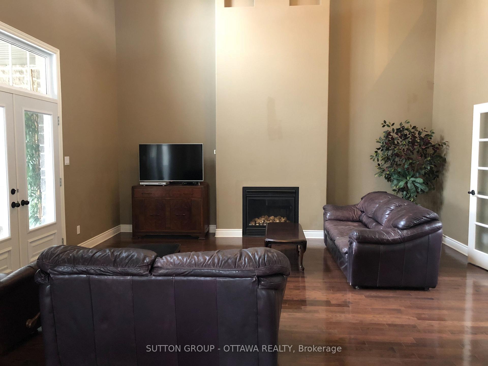 Photo 18 of 40 St. Helen's Place, Ottawa, Meadowlands/St. Claire Gardens — HOMEH