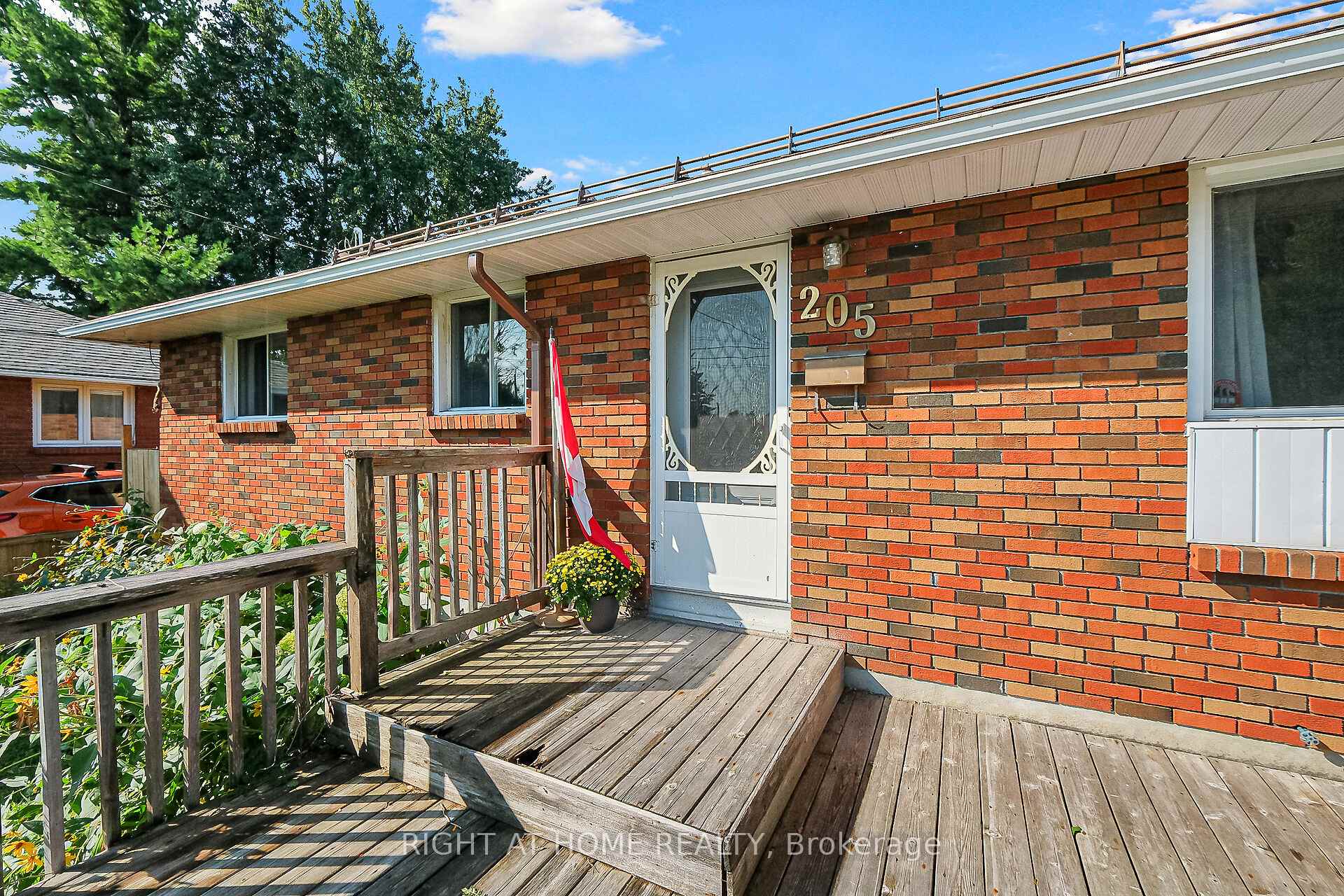 Photo 2 of 205 Withrow Avenue, Ottawa, Meadowlands/St. Claire Gardens — HOMEH