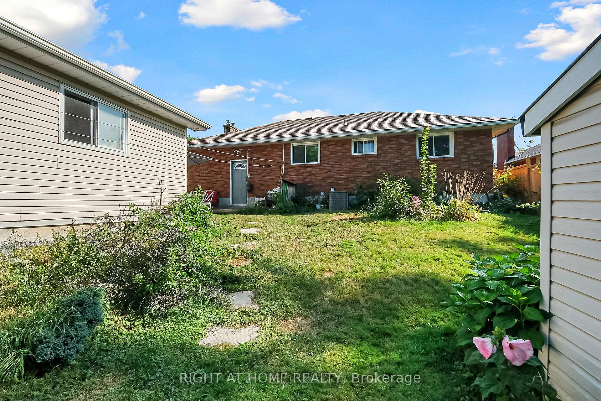 Photo 3 of 205 Withrow Avenue, Ottawa, Meadowlands/St. Claire Gardens — HOMEH